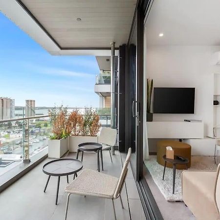 Sleek Modern Studio With Balcony Auckland Bagian luar foto